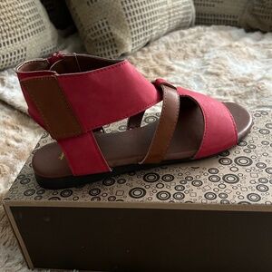 New Avanti two tone zipper sandals 7